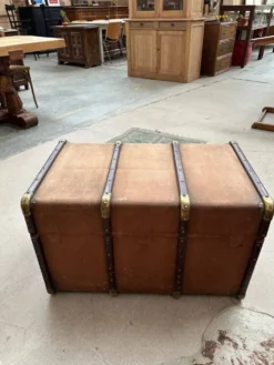 Ancienne malle de voyage « Soyez Père » Lille