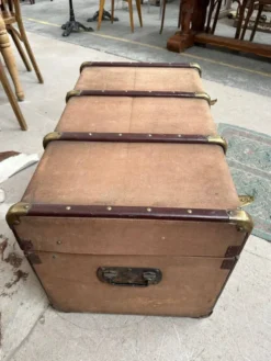 Ancienne malle de voyage « Soyez Père » Lille