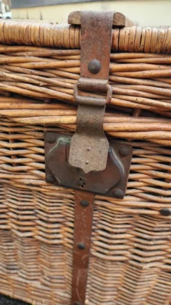 Ancienne malle de voyage Vintage en rotin osier des années 1900