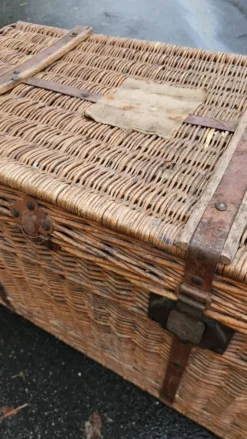 Ancienne malle de voyage Vintage en rotin osier des années 1900