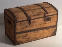 Ancienne malle en bois lavé (c.1900)