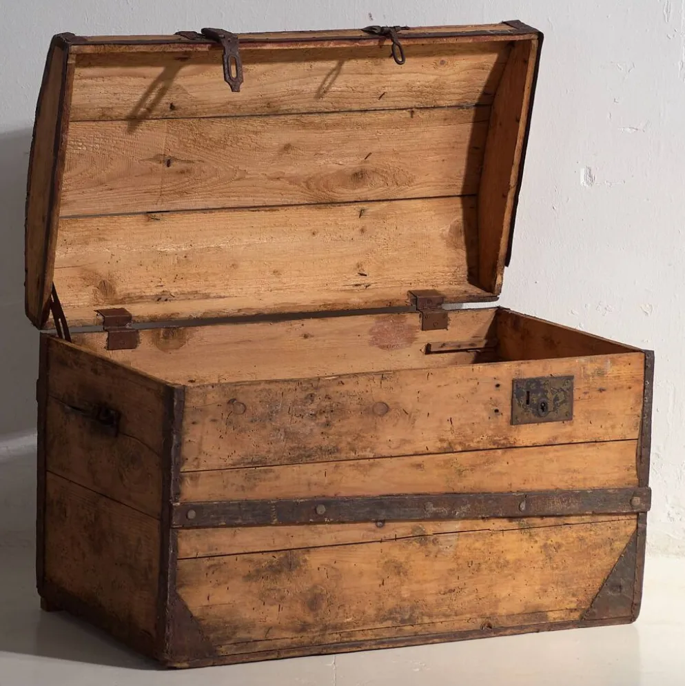 Ancienne malle en bois lavé (c.1900)