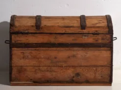 Ancienne malle en bois lavé (c.1900)