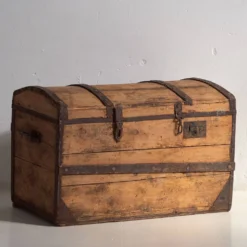 Ancienne malle en bois lavé (c.1900)