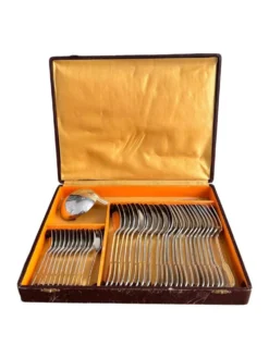 Ancienne ménagère Ercuis de 37 pièces, modèle Chinon