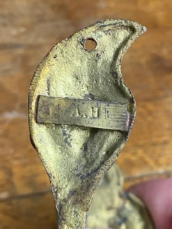 Ancienne patère en bronze