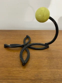 Ancienne Patère Mural Fer Forgé Noir + Boule Plastique Jaune 70’s Vintage