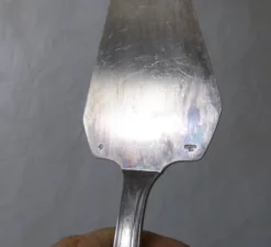 Ancienne pelle à tarte gâteau en métal argenté dans son coffret