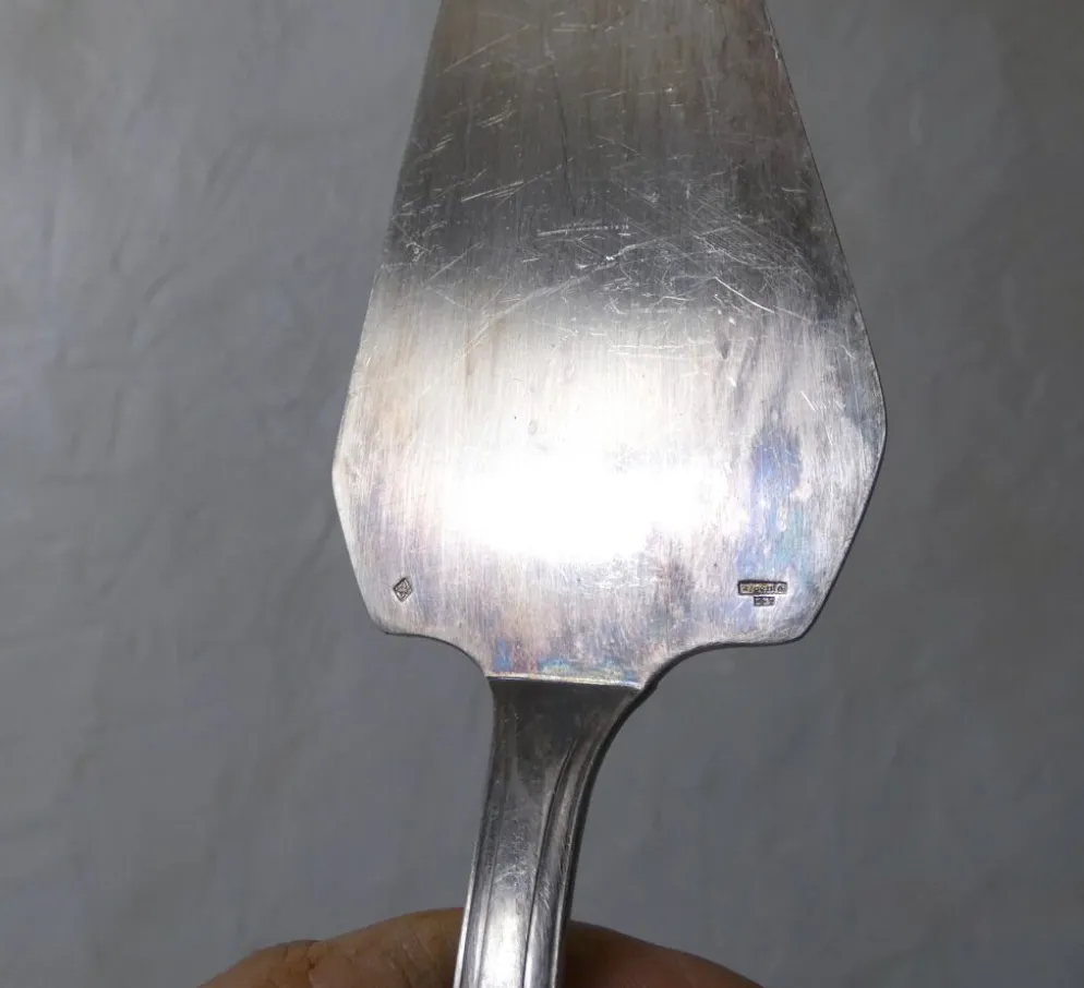 Ancienne pelle à tarte gâteau en métal argenté dans son coffret