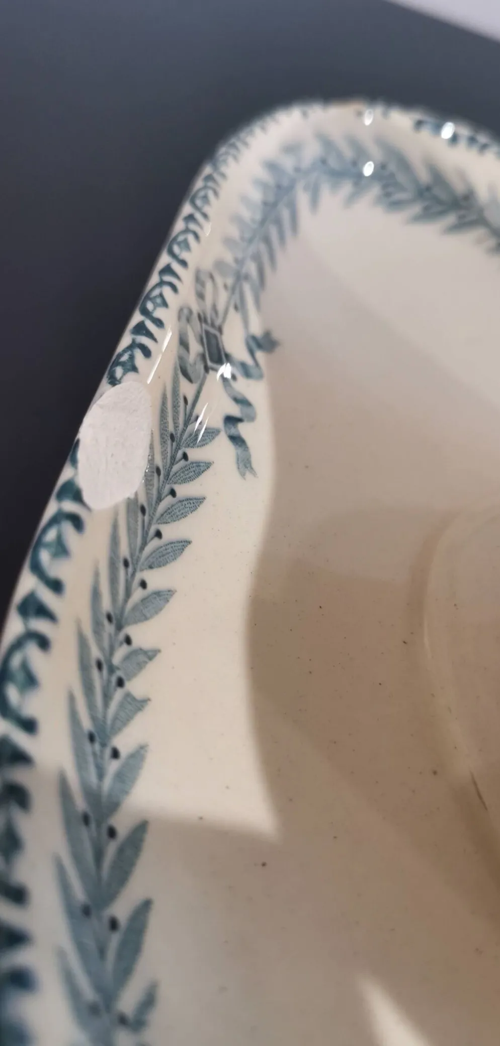 Ancienne saucière en faïence Choisy Le Roi décor Chinon