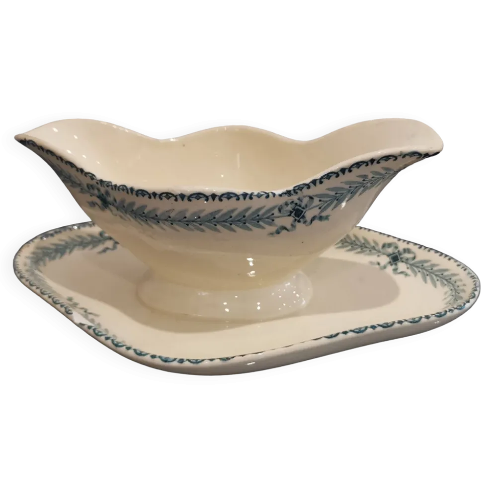 Ancienne saucière en faïence Choisy Le Roi décor Chinon