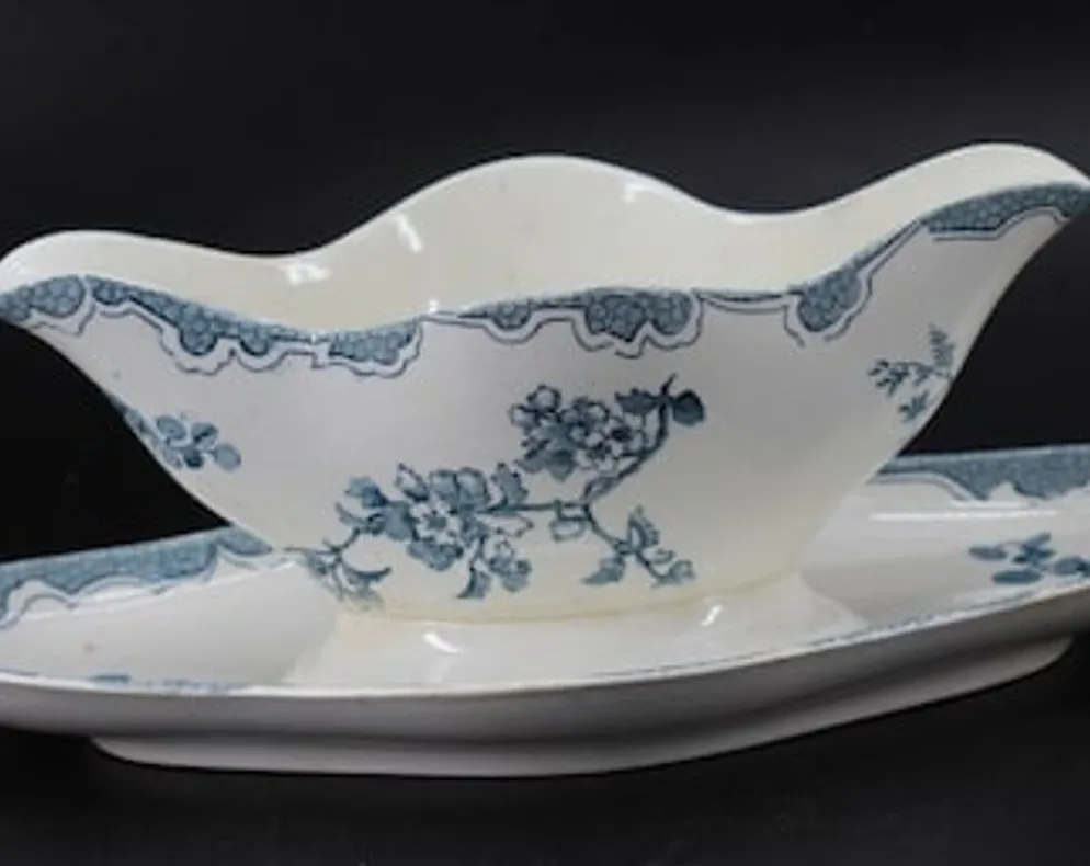 Ancienne saucière en faïence Longwy
