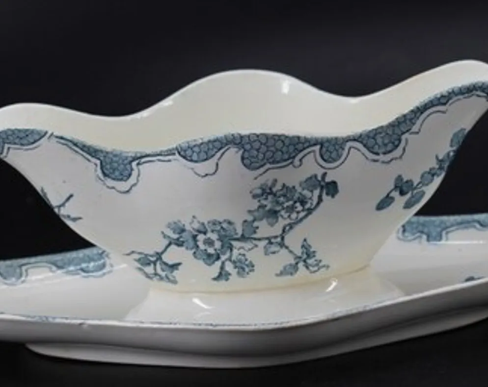 Ancienne saucière en faïence Longwy