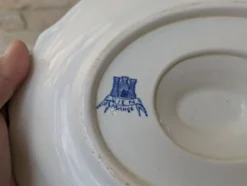 Ancienne saucière sur dormant fixe Gien France modèle Rouen avec arabesques