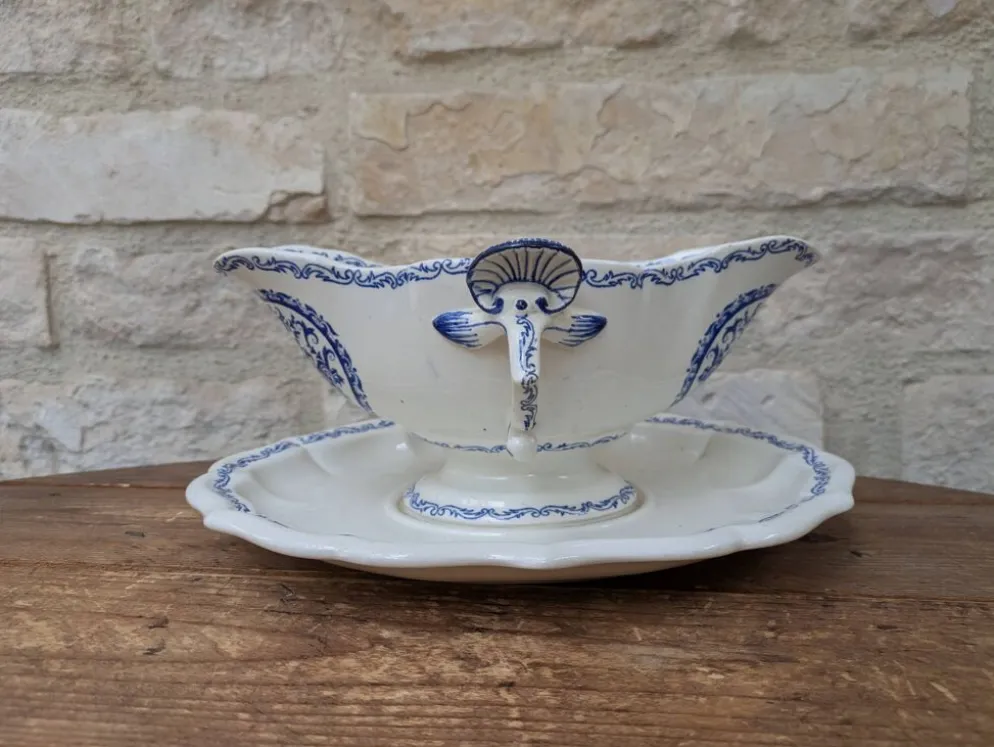 Ancienne saucière sur dormant fixe Gien France modèle Rouen avec arabesques