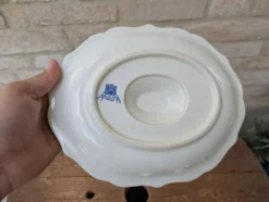 Ancienne saucière sur dormant fixe Gien France modèle Rouen avec arabesques