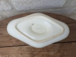 Ancienne saucière sur dormant fixe en Terre de Fer Salins modèle Nénuphar