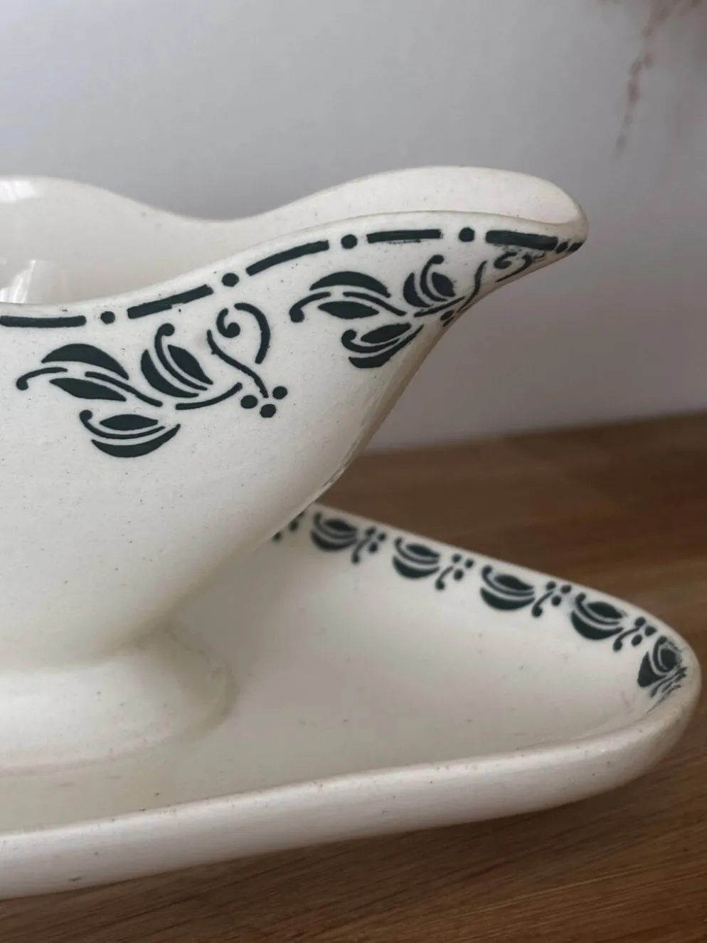 Ancienne saucière terre de fer Choisy le roi
