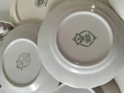 8 anciennes à décor anglais – Collection dépareillée