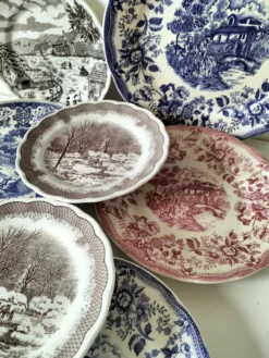 8 anciennes à décor anglais – Collection dépareillée