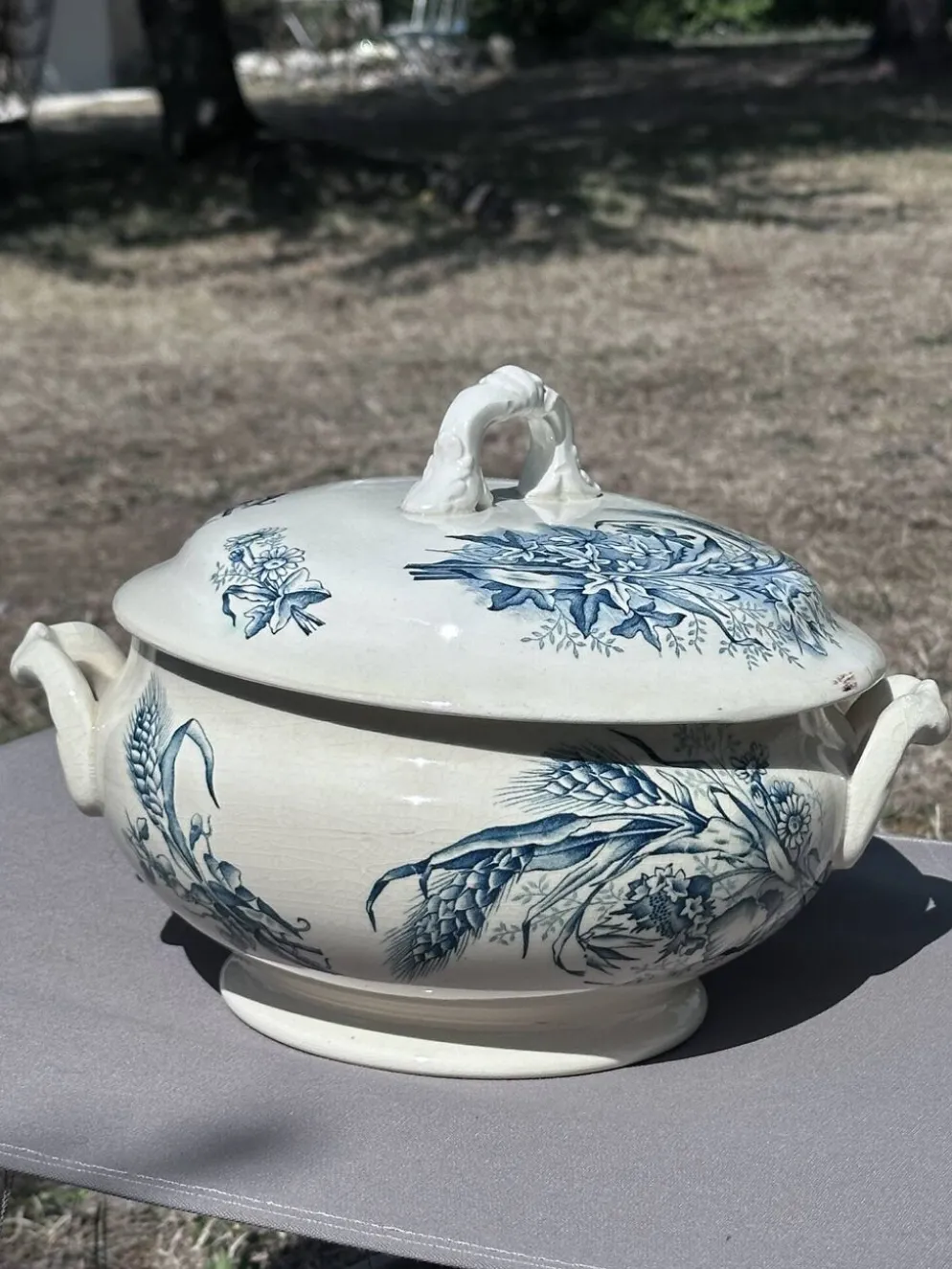 Ancienne soupière en faïence Keller Lunéville estampillée K, décor bleu