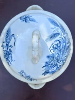 Ancienne soupière en faïence Keller Lunéville estampillée K, décor bleu