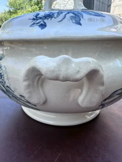 Ancienne soupière en faïence Keller Lunéville estampillée K, décor bleu