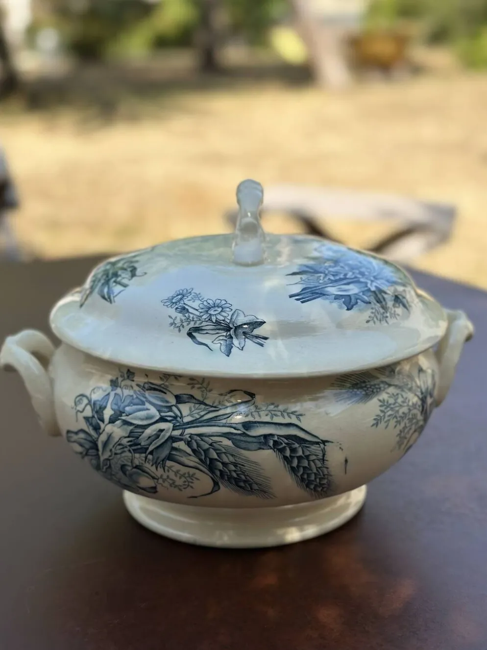 Ancienne soupière en faïence Keller Lunéville estampillée K, décor bleu