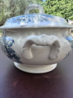 Ancienne soupière en faïence Keller Lunéville estampillée K, décor bleu