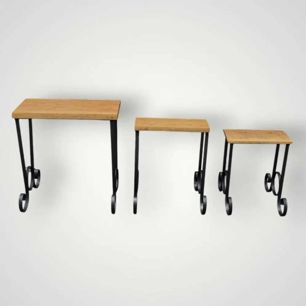 Anciennes tables gigognes en bois et fer forgé – vers 1950