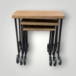 Anciennes tables gigognes en bois et fer forgé – vers 1950