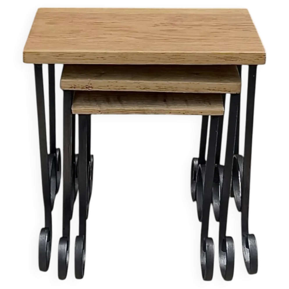 Anciennes tables gigognes en bois et fer forgé – vers 1950