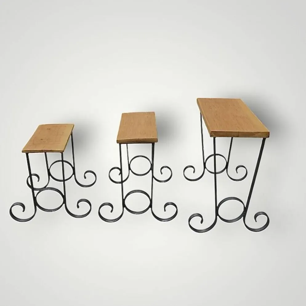 Anciennes tables gigognes en bois et fer forgé – vers 1950