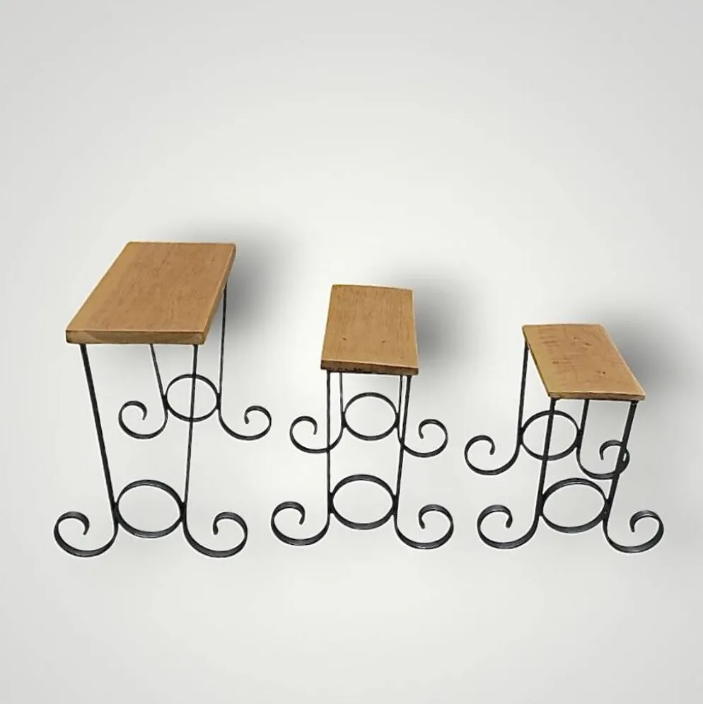 Anciennes tables gigognes en bois et fer forgé – vers 1950