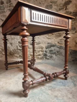 Ancienne table d'écriture française en noyer avec tiroir, petit bureau, vers 1930