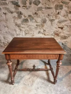 Ancienne table d'écriture française en noyer avec tiroir, petit bureau, vers 1930