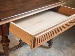 Ancienne table d'écriture française en noyer avec tiroir, petit bureau, vers 1930
