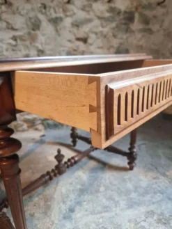 Ancienne table d'écriture française en noyer avec tiroir, petit bureau, vers 1930