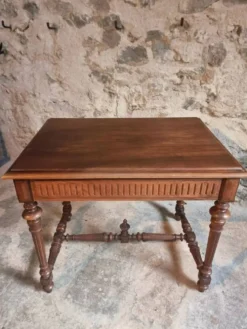 Ancienne table d'écriture française en noyer avec tiroir, petit bureau, vers 1930