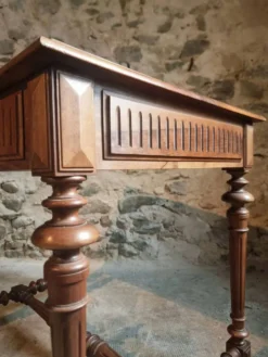 Ancienne table d'écriture française en noyer avec tiroir, petit bureau, vers 1930