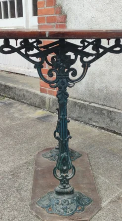 Ancienne table de bistrot