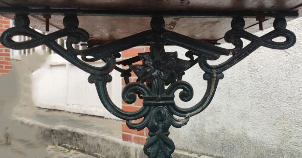 Ancienne table de bistrot