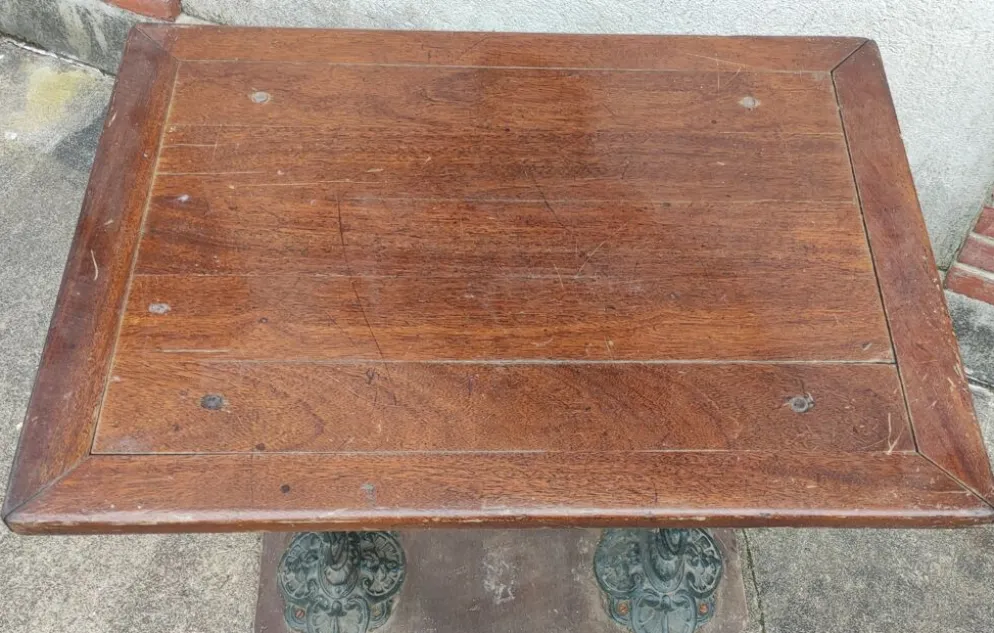 Ancienne table de bistrot