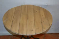 Ancienne table de bistrot en fer et plateau en chêne
