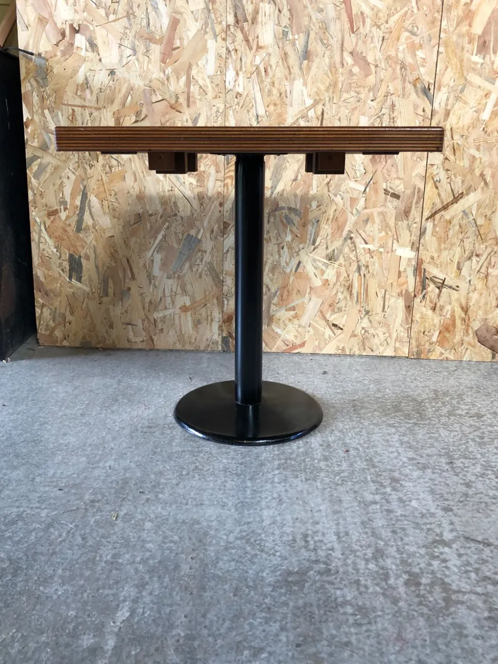 Ancienne table de bistrot pied fonte noir