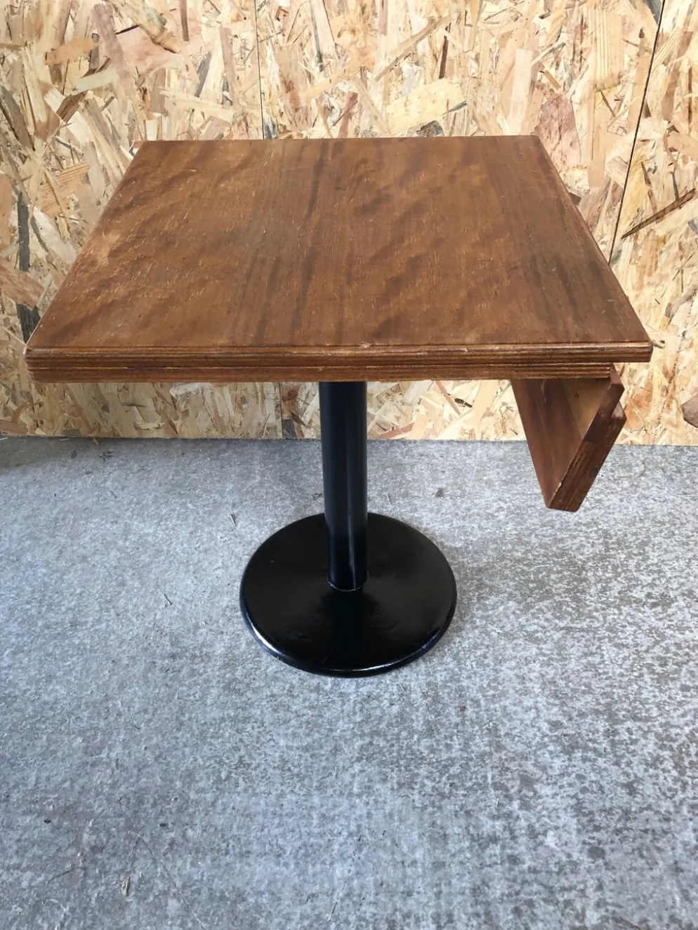 Ancienne table de bistrot pied fonte noir