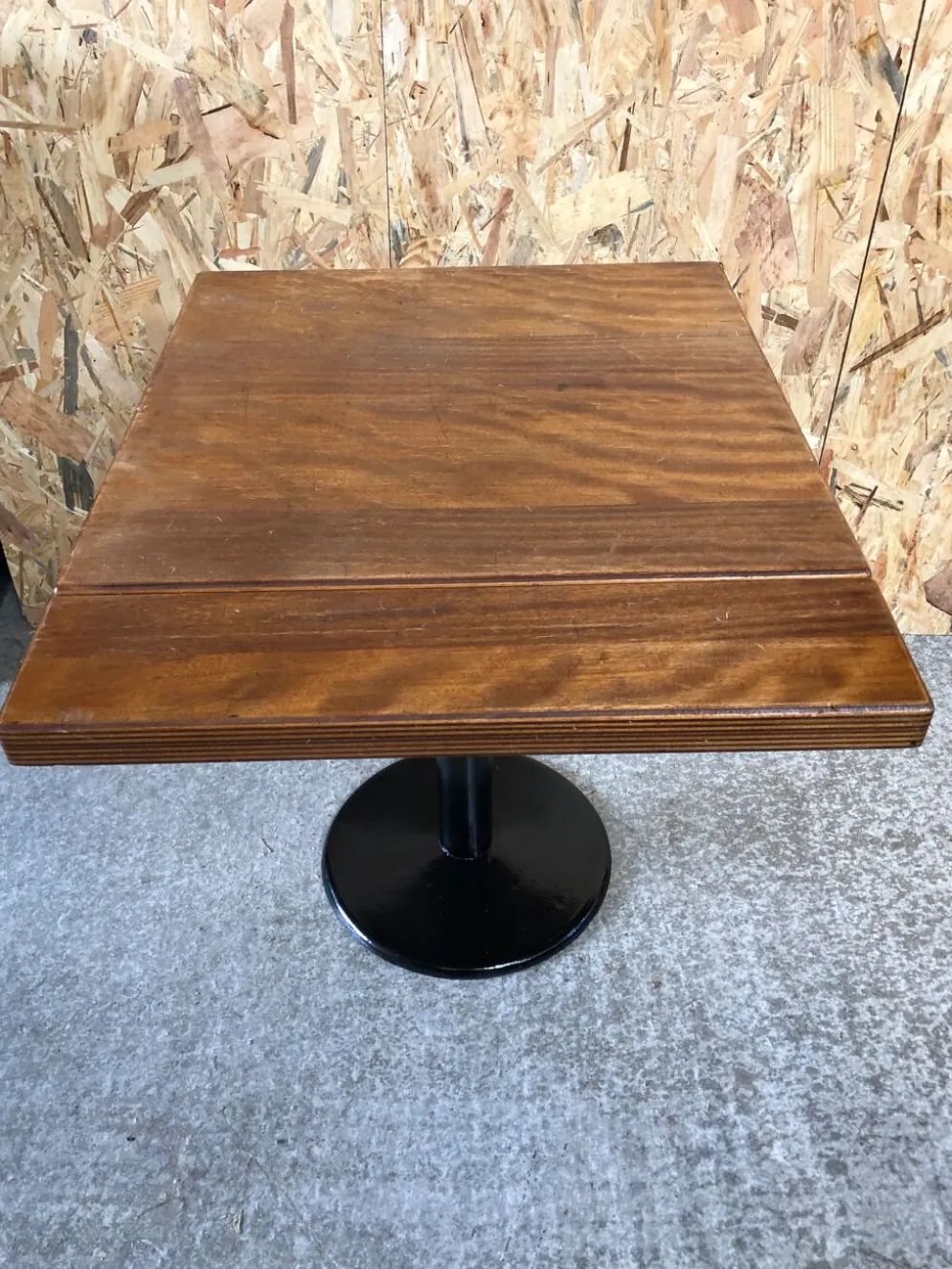 Ancienne table de bistrot pied fonte noir
