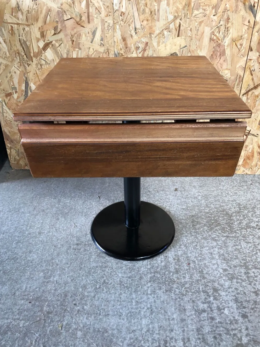 Ancienne table de bistrot pied fonte noir