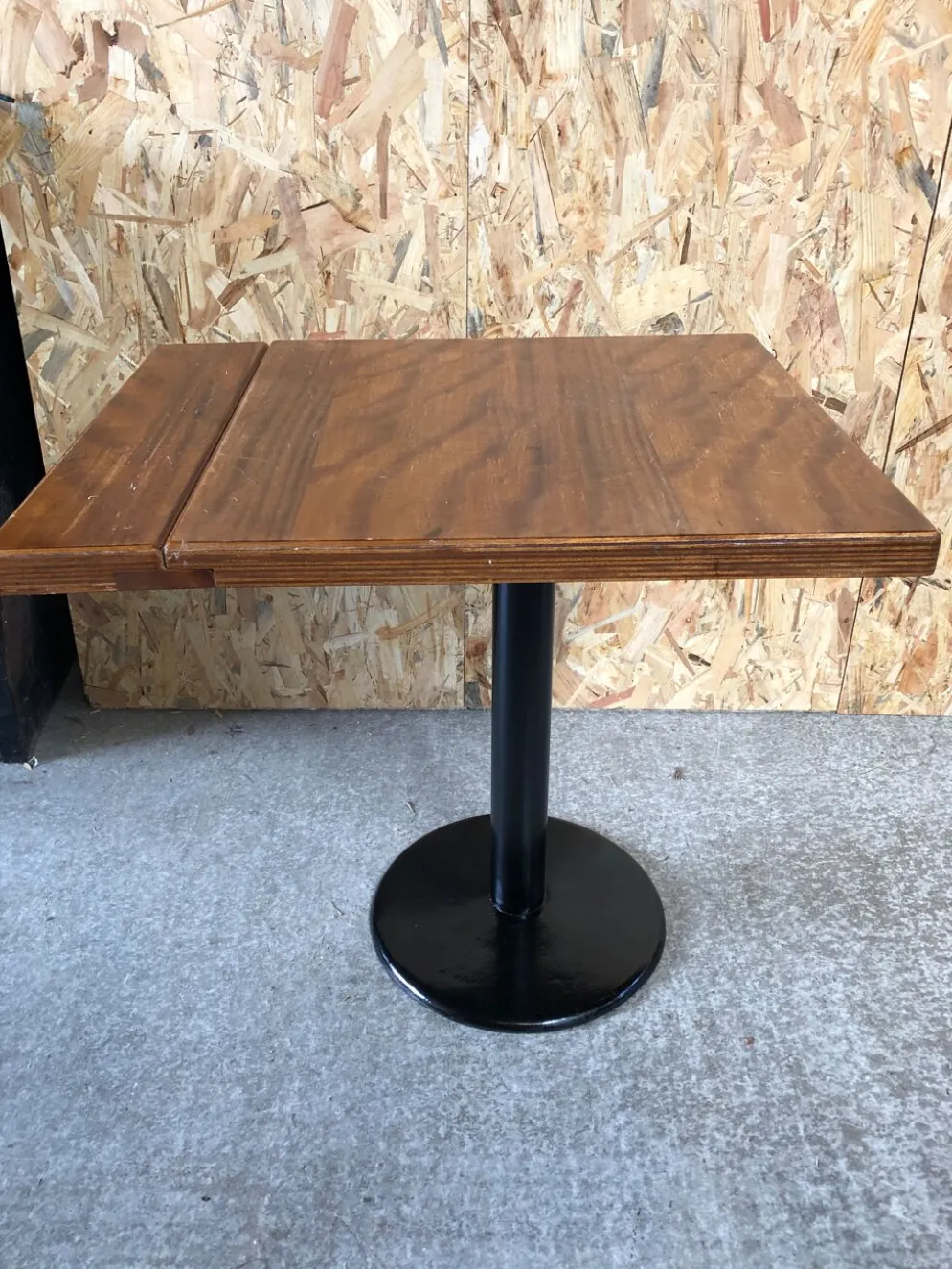 Ancienne table de bistrot pied fonte noir