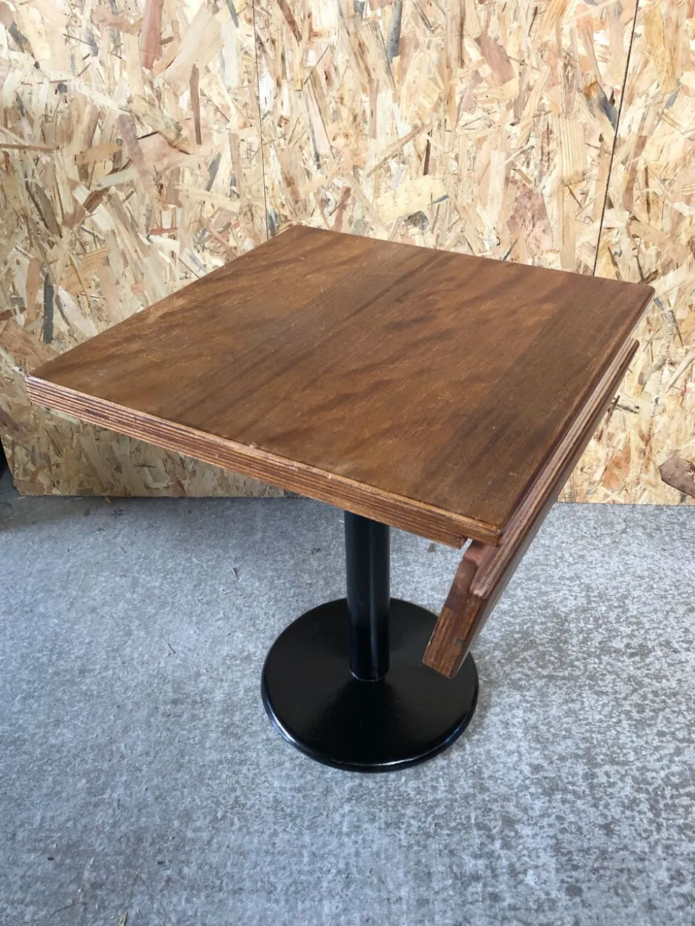 Ancienne table de bistrot pied fonte noir